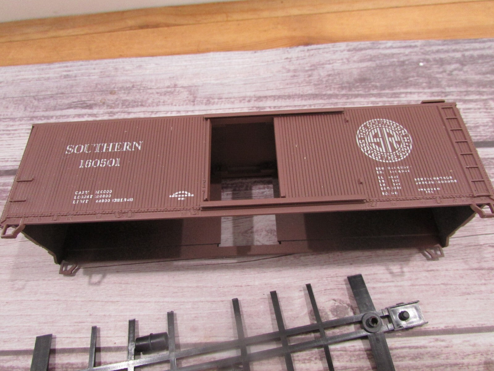 HO Scale Athearn 5234 40ft Wood Box Car Southern #160501 Kit