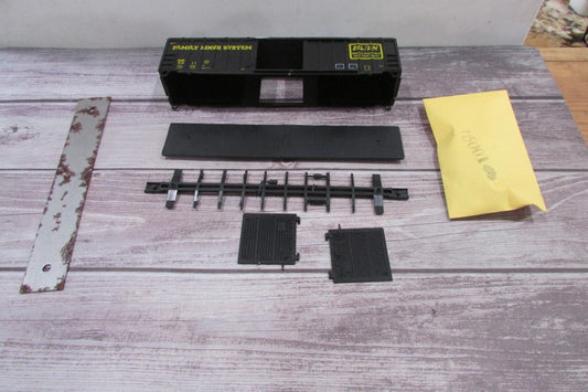 HO Scale Athearn 5530 Family Lines 50ft RailBox Car Kit