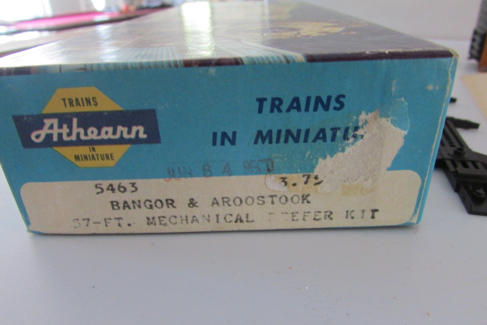HO Scale Athearn 5463 Bangor & Aroostook 57ft Mechanical Reefer Kit (Orange)