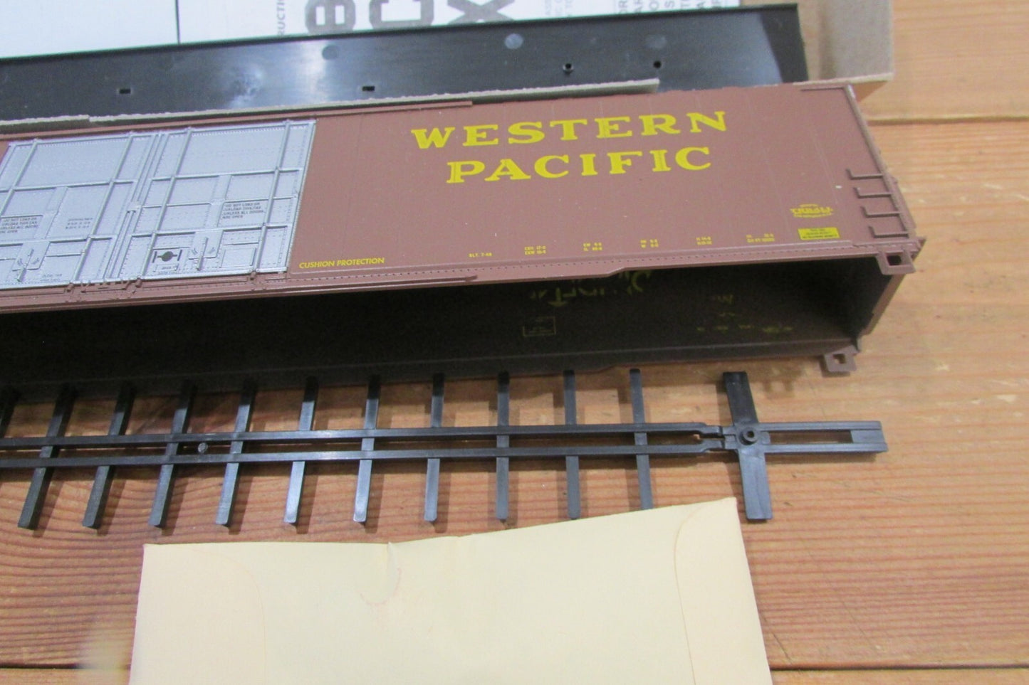 HO Scale Athearn 1984 86ft Hi Cube 4 Door Western Pacific Kit Lot#3750