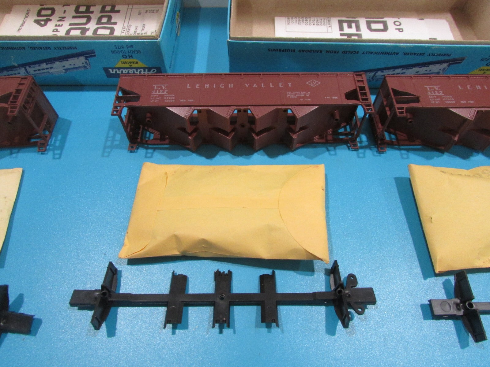 HO Scale Athearn (3) 1750 Hopper Cars Lehigh Valley Lot#1033