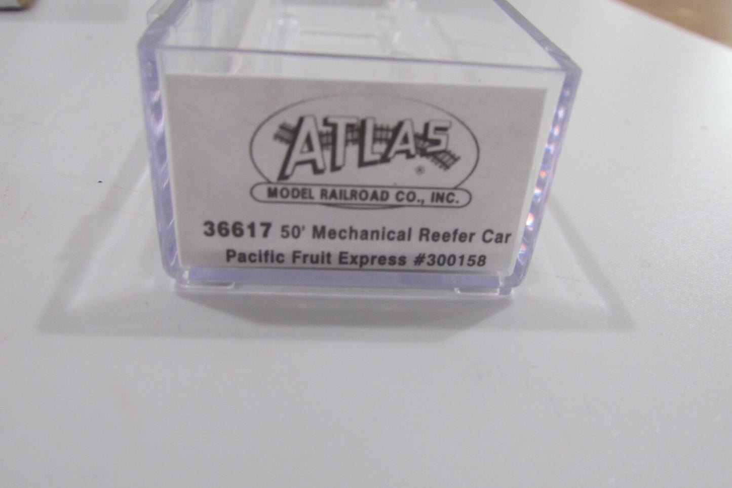 N Scale Atlas 36617 50' Mechanical Reefer Car Pacific Fruit Express #300158