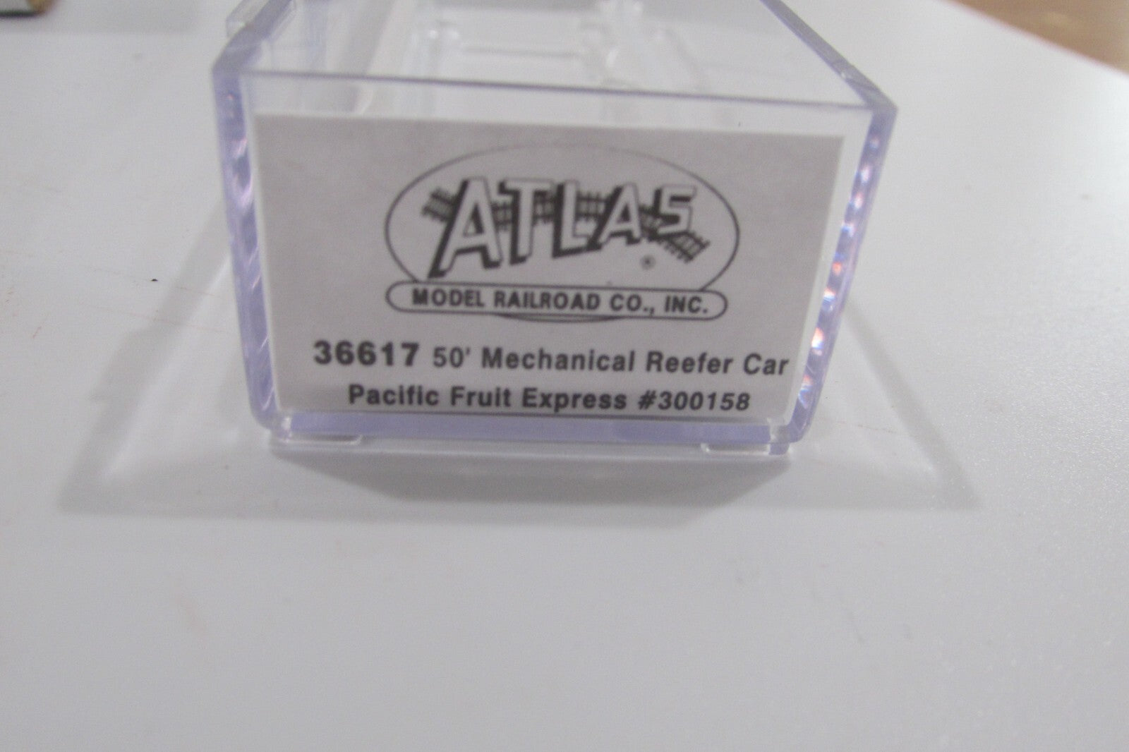 N Scale Atlas 36617 50' Mechanical Reefer Car Pacific Fruit Express #300158