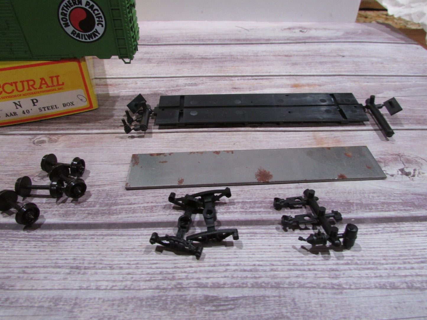 HO Scale Accurail 3203 AAR 40' Steel BoxCar Kit Northern Pacific Railway #46141
