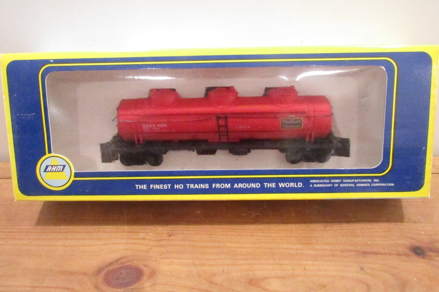 HO Scale AHM 5480J 3 Dome Tank Car Penn Salt Chemicals