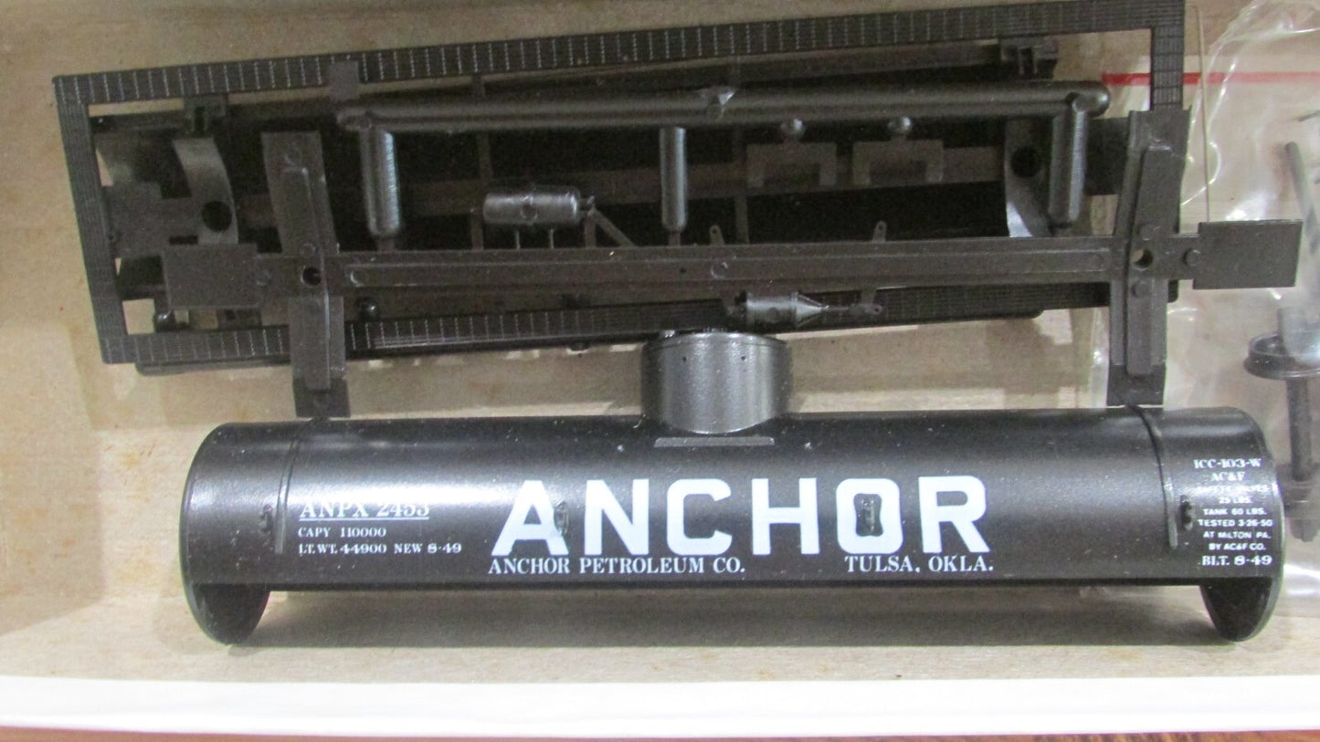 Ho Scale Red Caboose 10,000Gallon Tank Car Kit Anchor Lot#0180