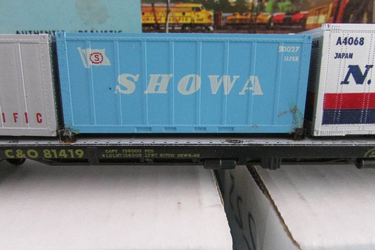 HO Scale Athearn C&O 85ft Flat Car with 3 Containers Lot#2637