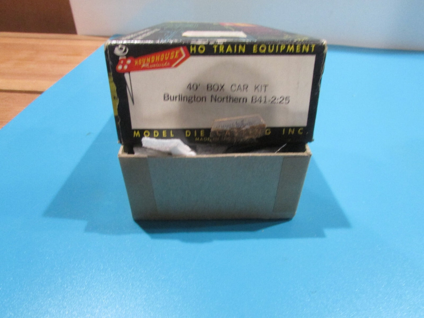 HO Scale RoundHouse B41 40' Boxcar Car Kit Burlington Northern RH4302