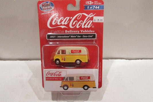 Ho Scale/1:87 Scale  Classic Metal Work 30521 International Metro Van Coca Cola