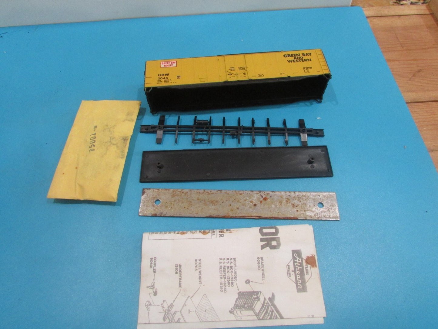 HO Scale Athearn 1361 50ft  Plug Door Box Car Green Bay & Western #2046 Lot#1459