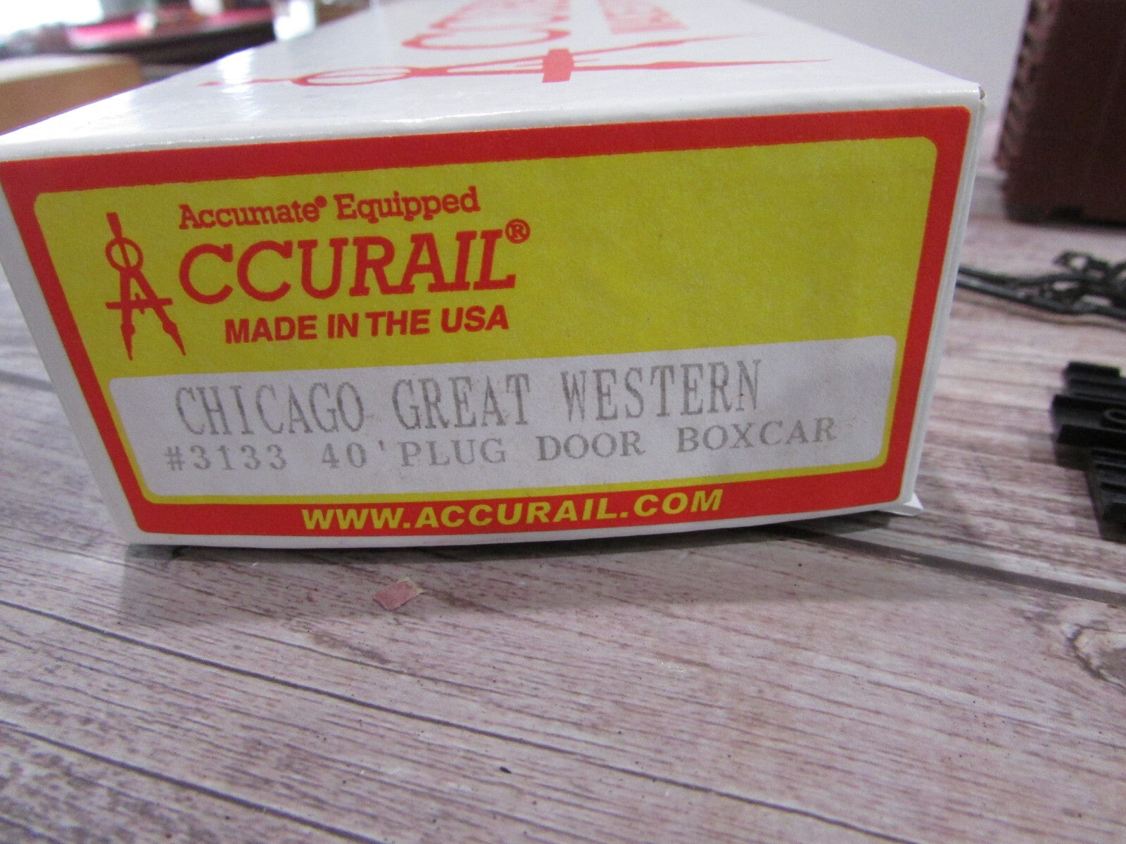 HO Scale  Accurail 3133 40' Plug Door Box Car Chicago Great Western #382