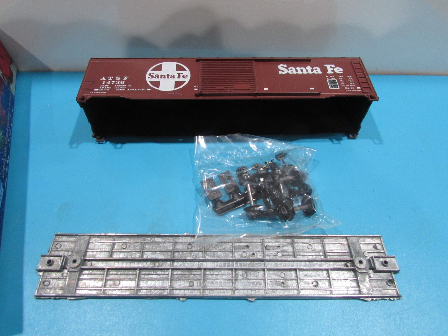 HO Scale RoundHouse 1222 50' Box Car Kit Santa Fe RH4321