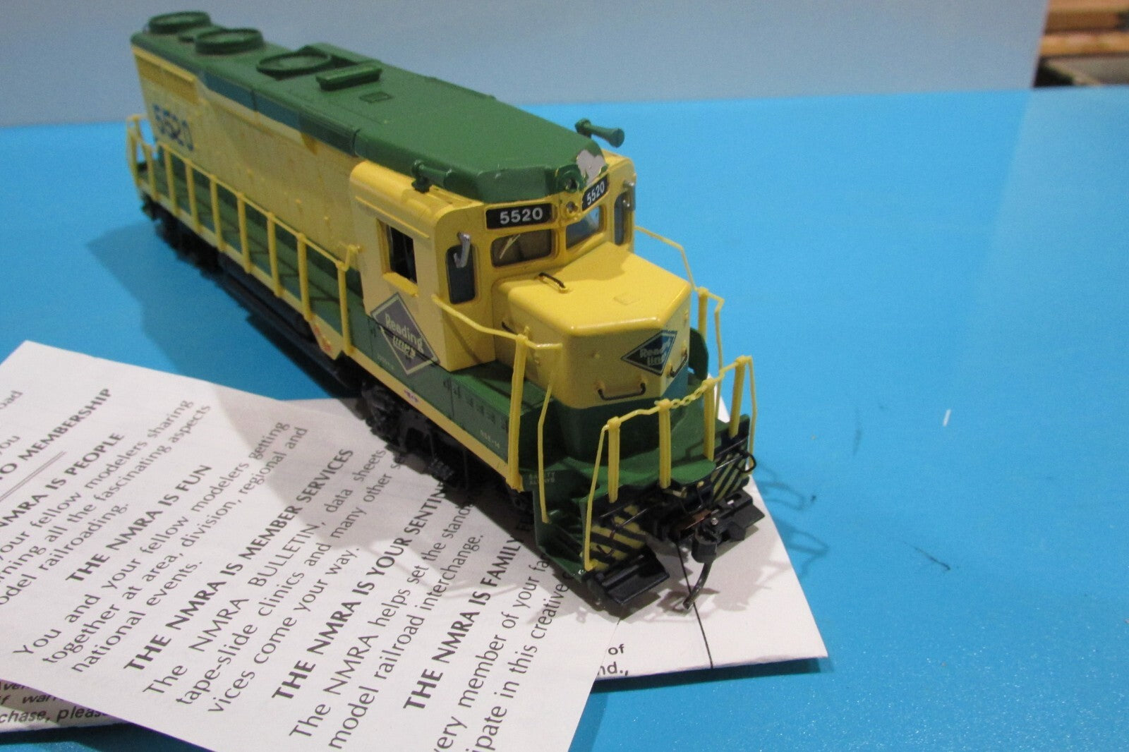 HO Scale Bachmann Spectrum 41-0823-10 GP30 Diesel Locomotive READING Lot#2616