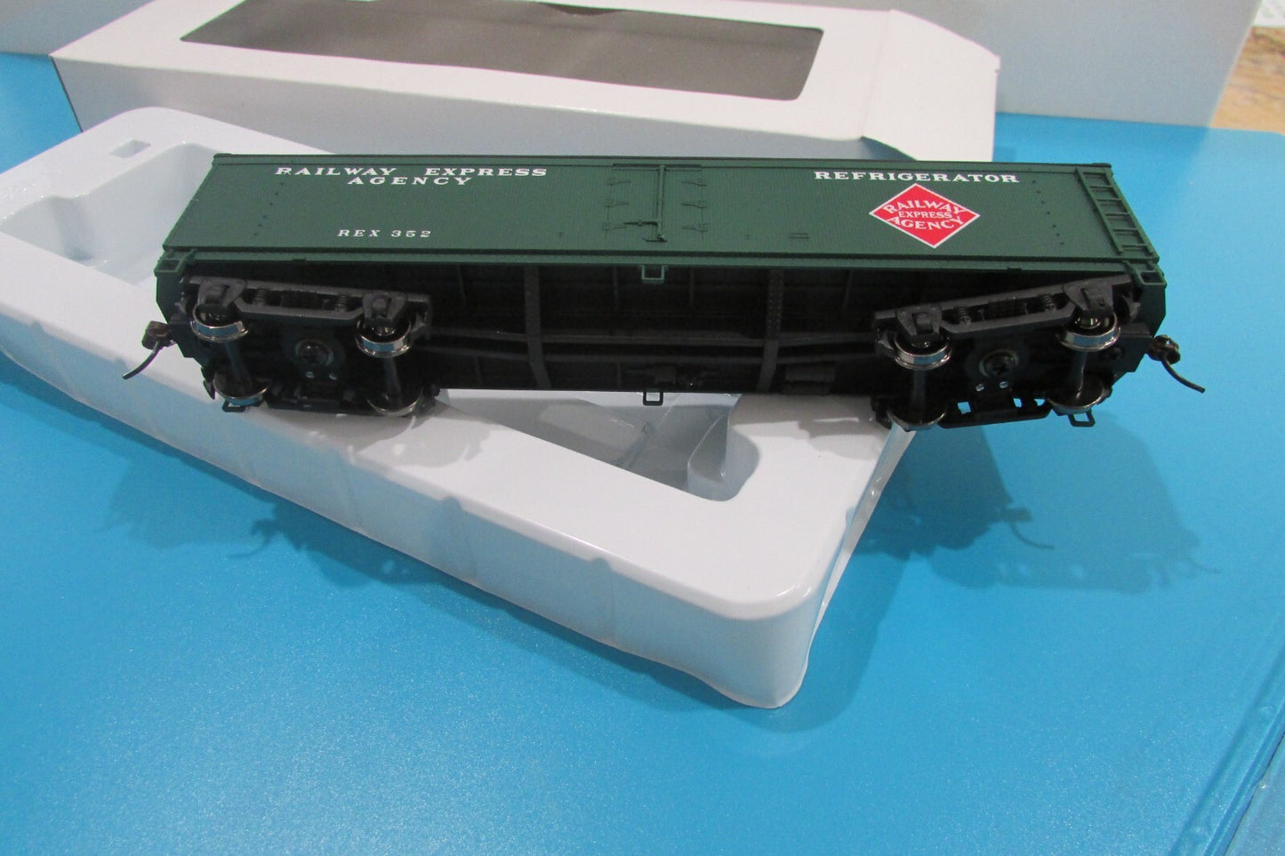 HO Scale Walthers 932-25471 GACX Wood Reefer w/Bolted Pedestal Truck Lot#0707