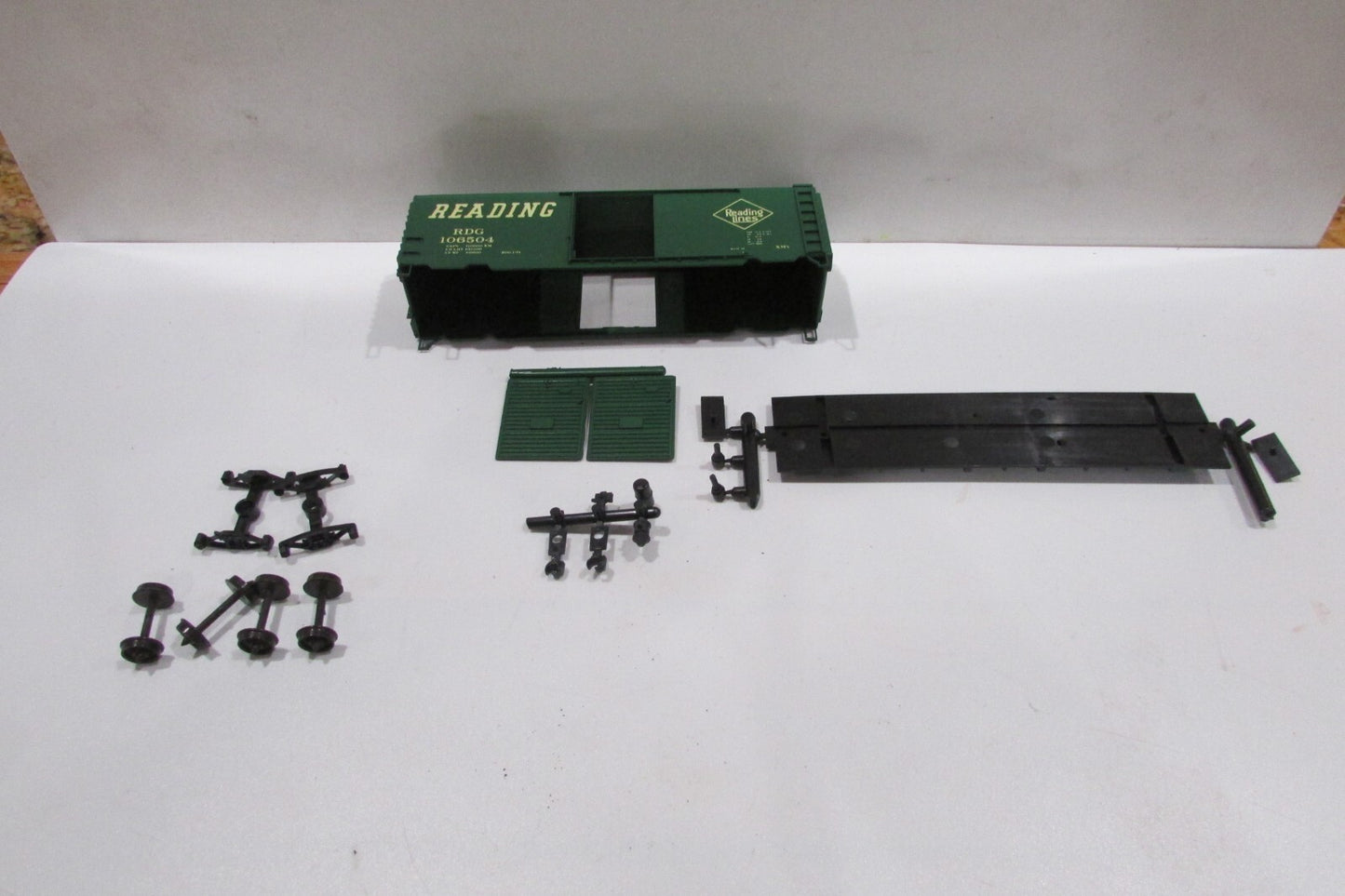 HO Scale Accurail 3404 40' PS-1 Steel Box Car Kit READING