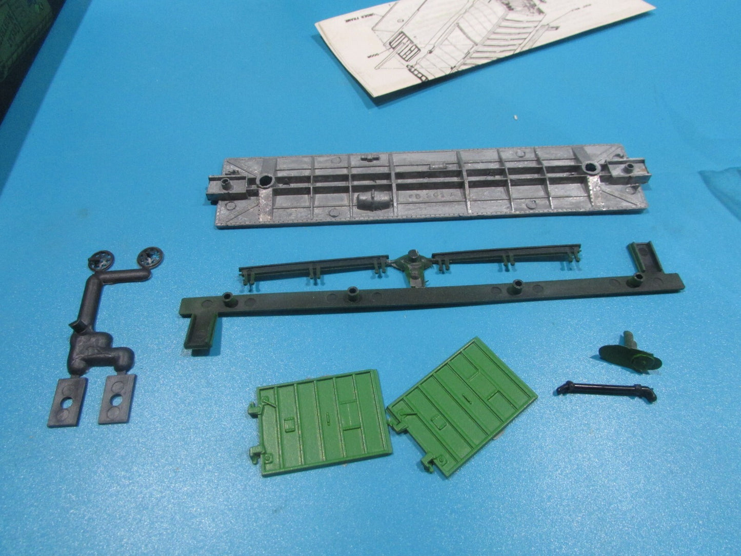 HO Scale RoundHouse B41 40' Boxcar Car Kit Burlington Northern RH4302