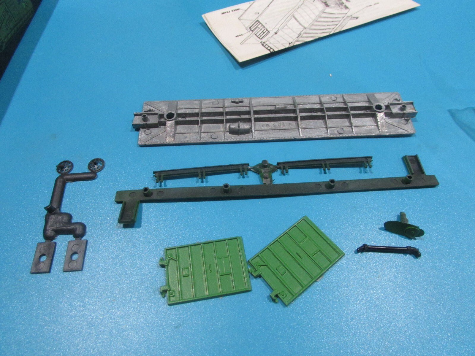 HO Scale RoundHouse B41 40' Boxcar Car Kit Burlington Northern RH4302