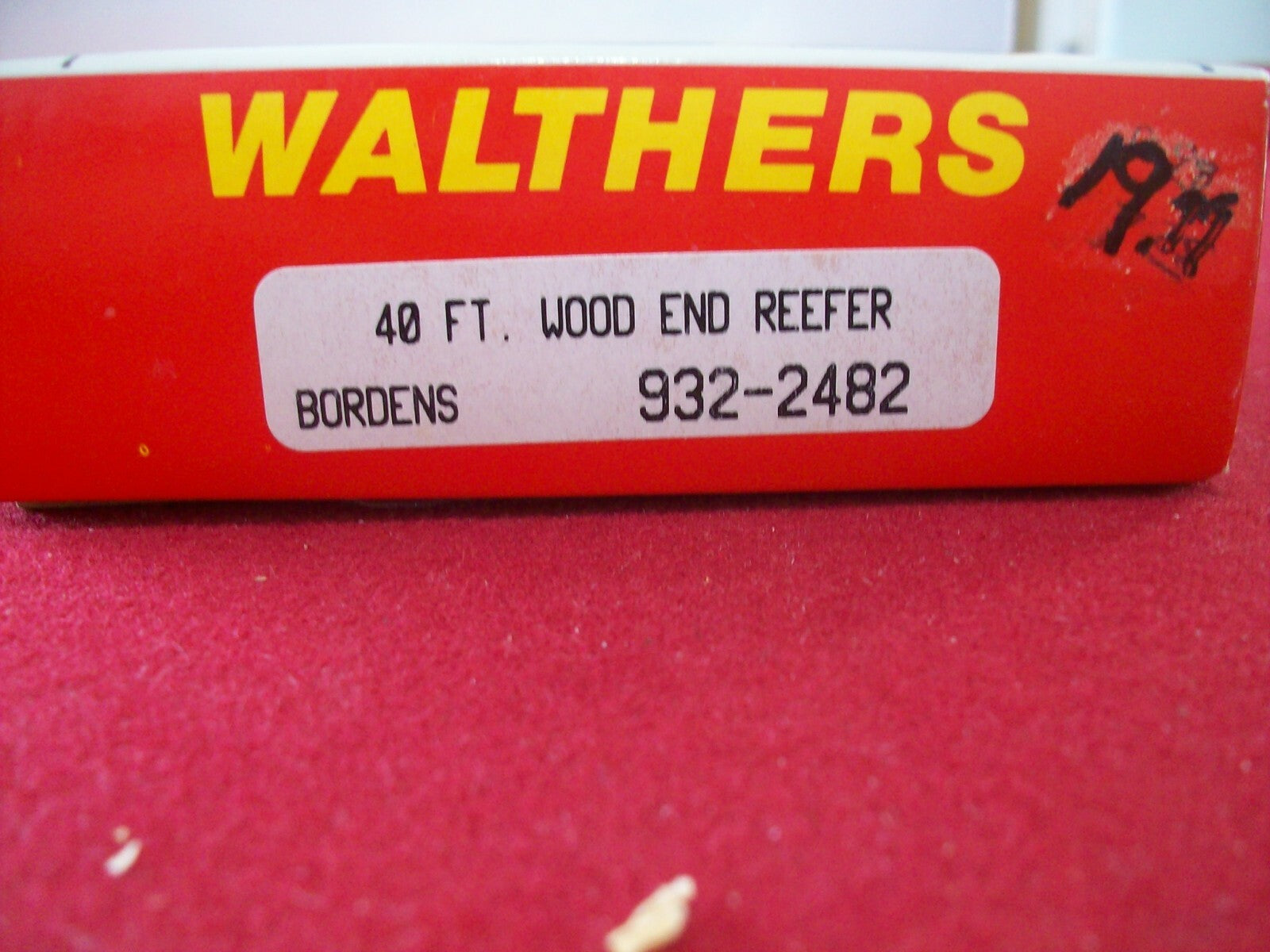 HO Scale Walthers  932-2482 40 Wood End Reefer "Bordens"