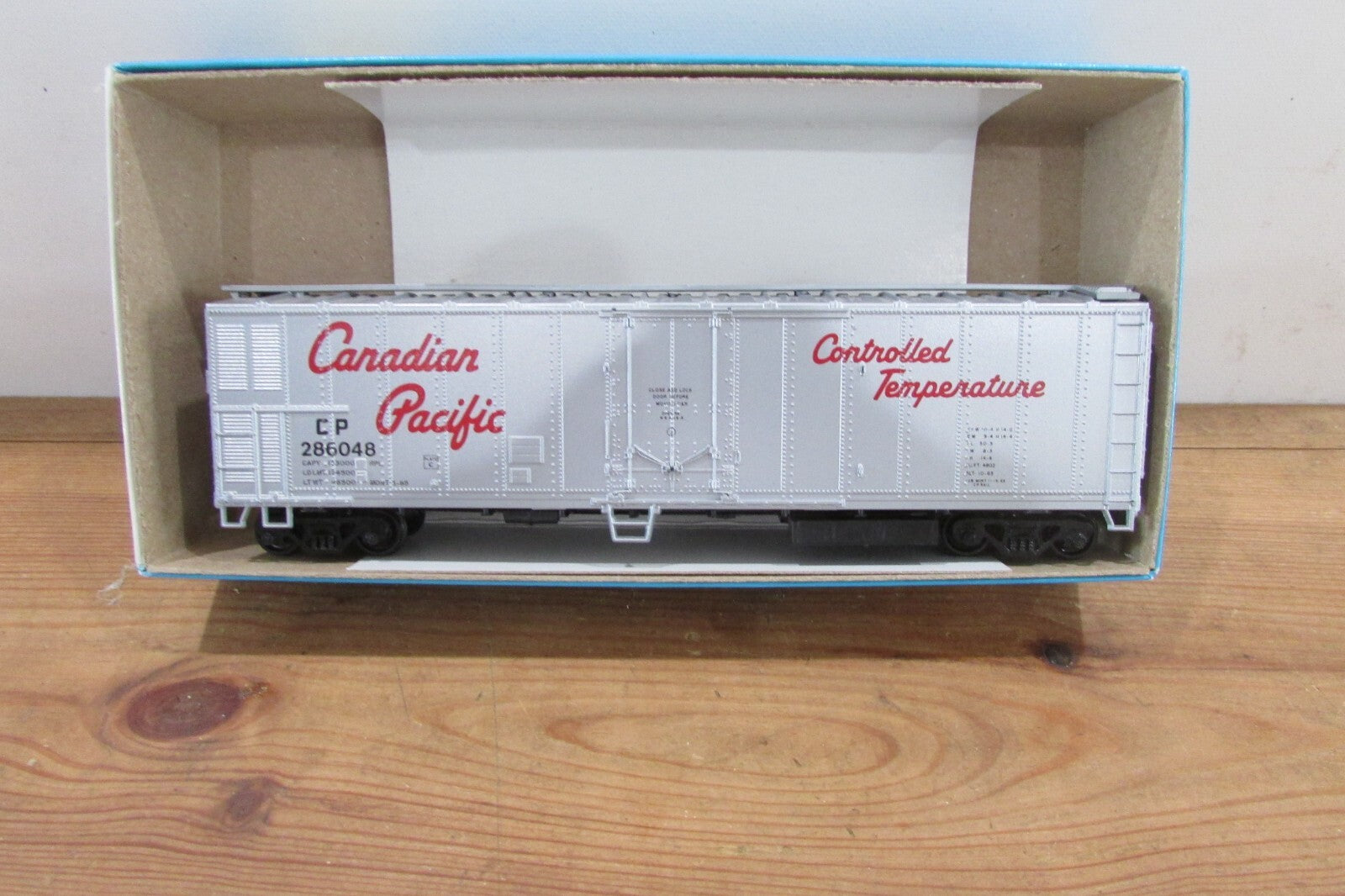 HO Scale Athearn 50' Reefer Car Canadian Pacific Lot#3803