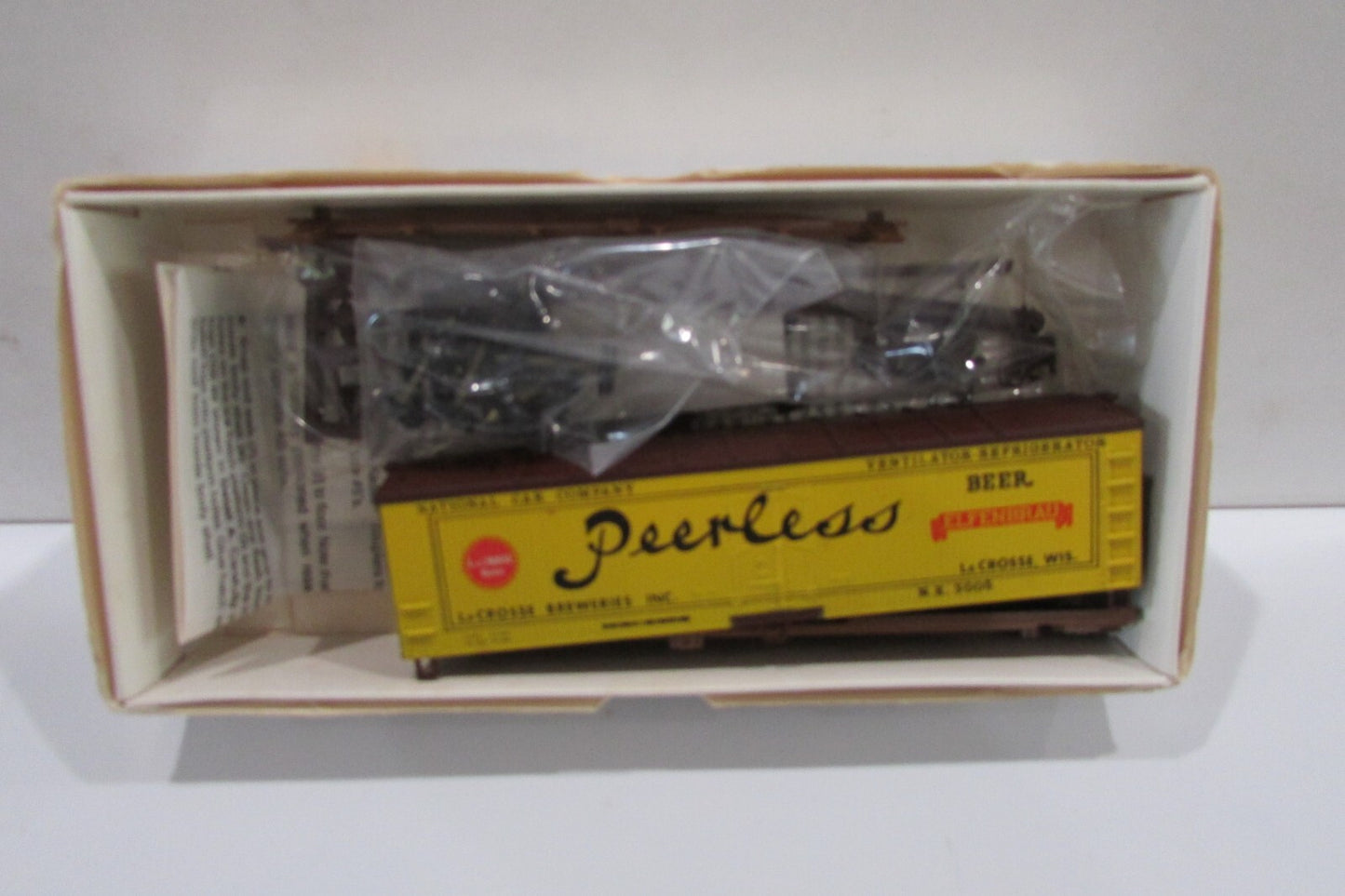HO Scale Walthers 932-2475 40' Refrigerator Car Kit PEERLESS BEER