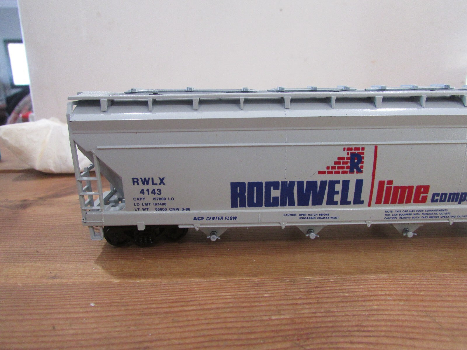 HO Scale Athearn 1300 ACF Center Flow Rockwell Lime #4143 RTR