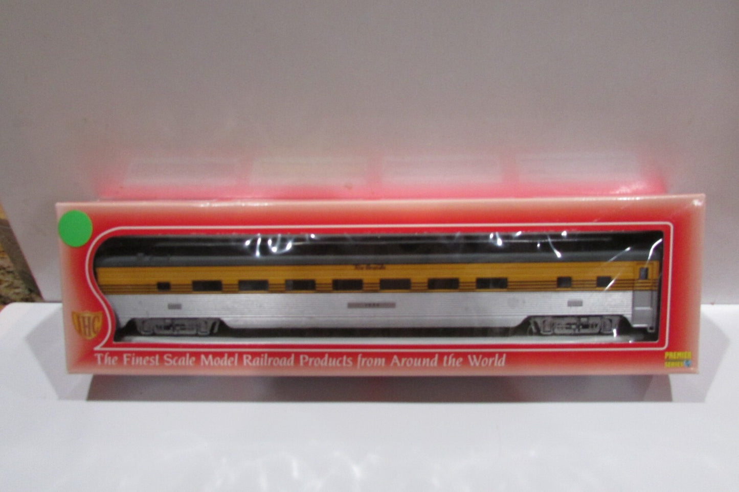 HO Scale IHC 47331 Denver & Rio Grande Western Coach Corrugated Side Lot#2831