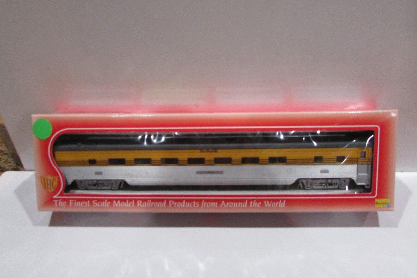 HO Scale IHC 47331 Denver & Rio Grande Western Coach Corrugated Side Lot#2831