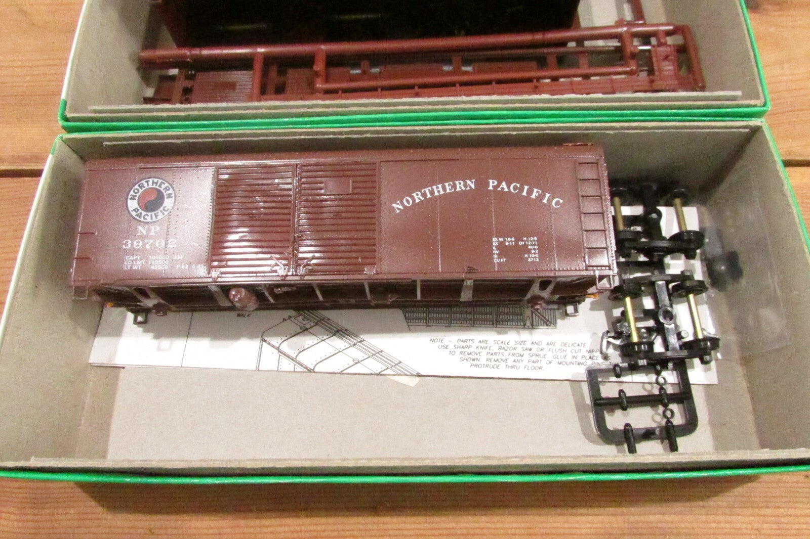 Ho Scale Bowser (3) 55347 40' Single Door Round Roof Northern Pacific Lot#3423
