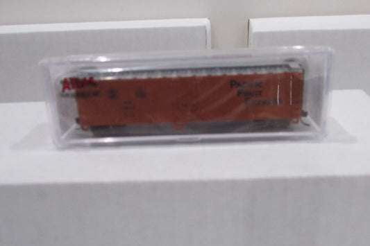 N Scale Atlas 36617 50' Mechanical Reefer Car Pacific Fruit Express #300158