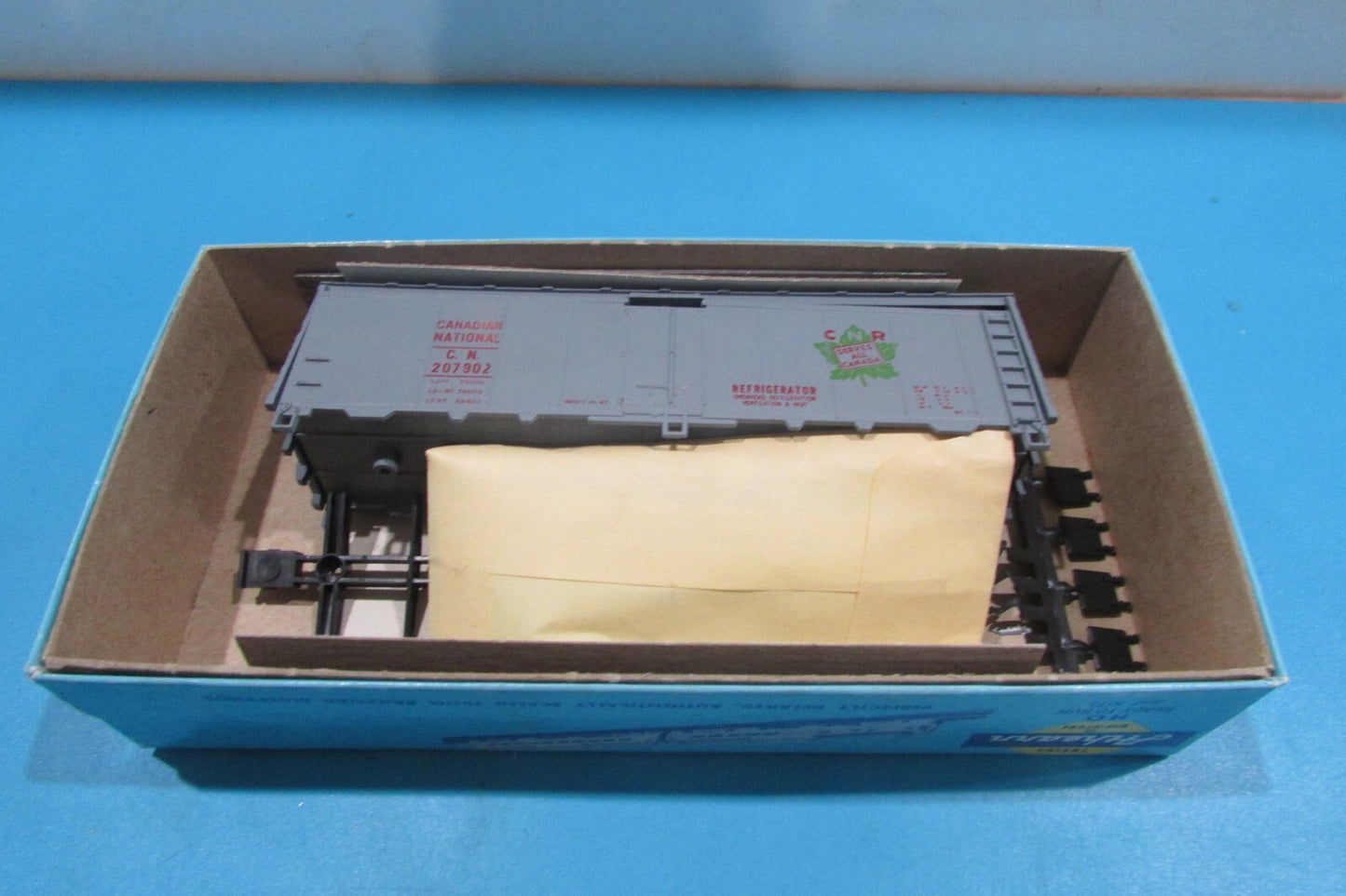HO Scale Athearn 1604 Canadian National Refrigerator Car  #207902 Kit