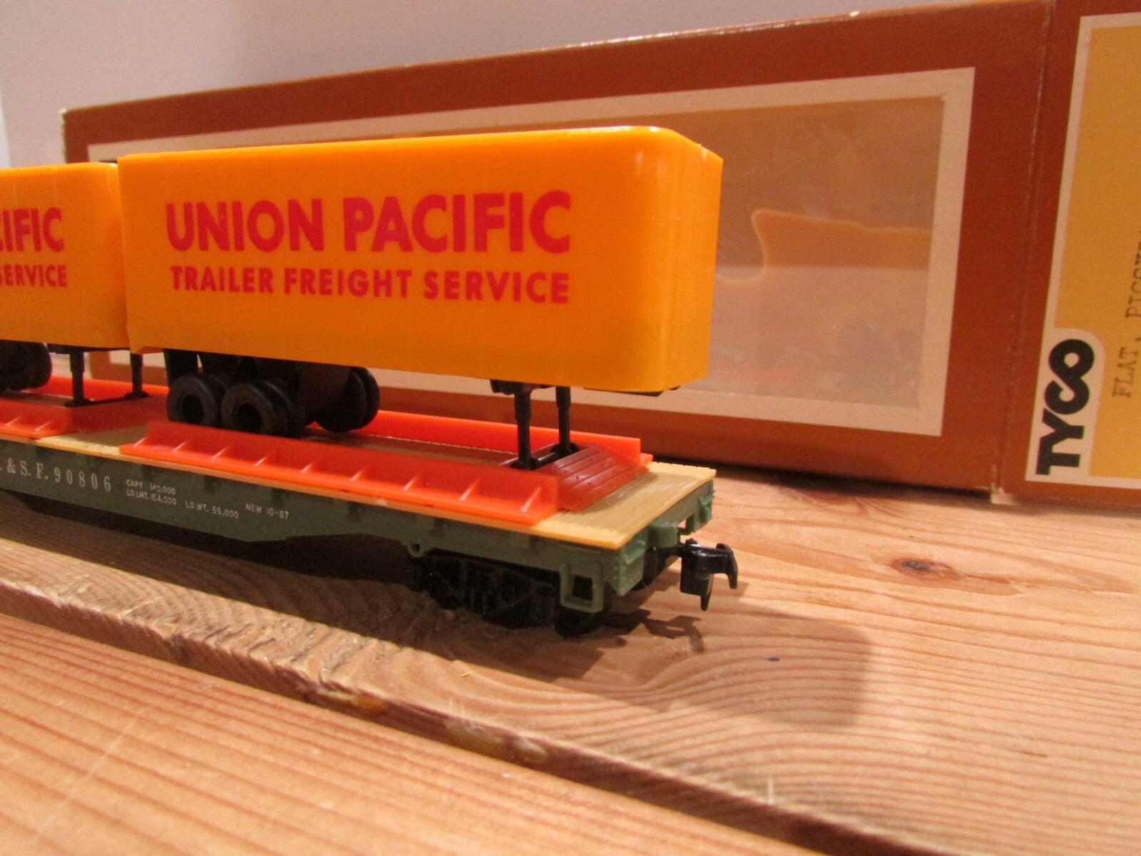 HO Scale Tyco Vintage Flat Car w/Piggyback Union Pacific  Lot#1336