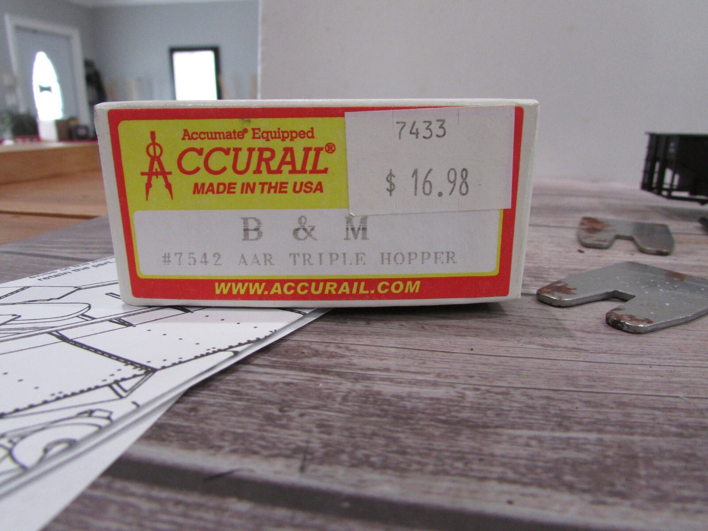 HO Scale  Accurail 7542 AAR Tipler Bay Hopper Kit B&M #7056
