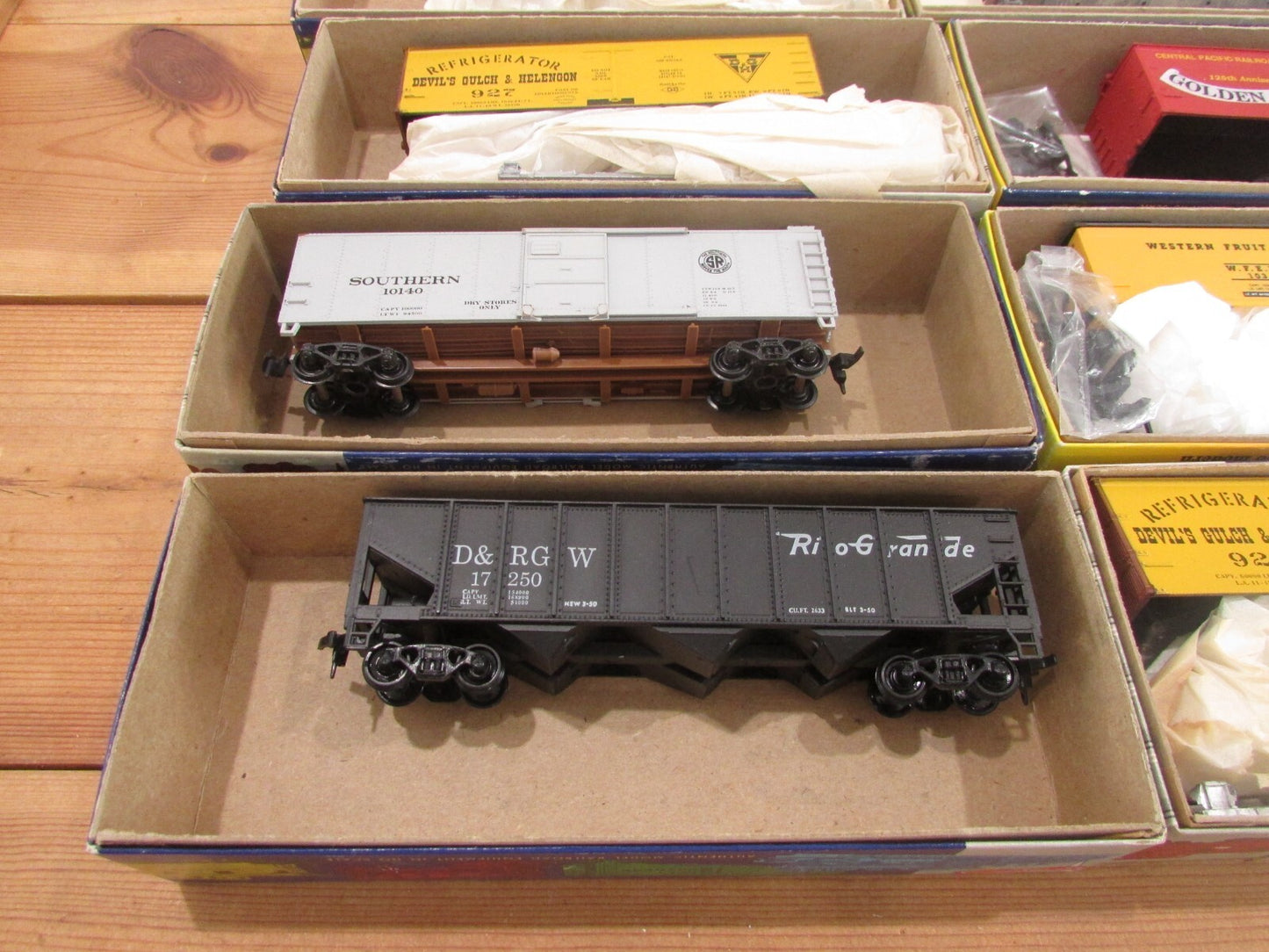 HO Scale Roundhouse Assorted Freight Cars Kits (10) Lot#1992