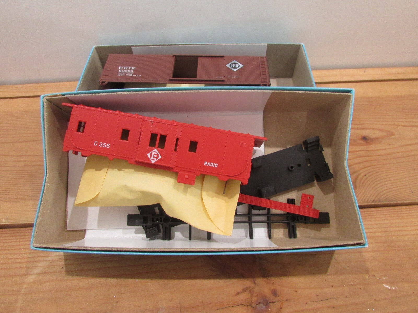 HO Scale (3) Assorted Erie Cars Kits  Lot#4122