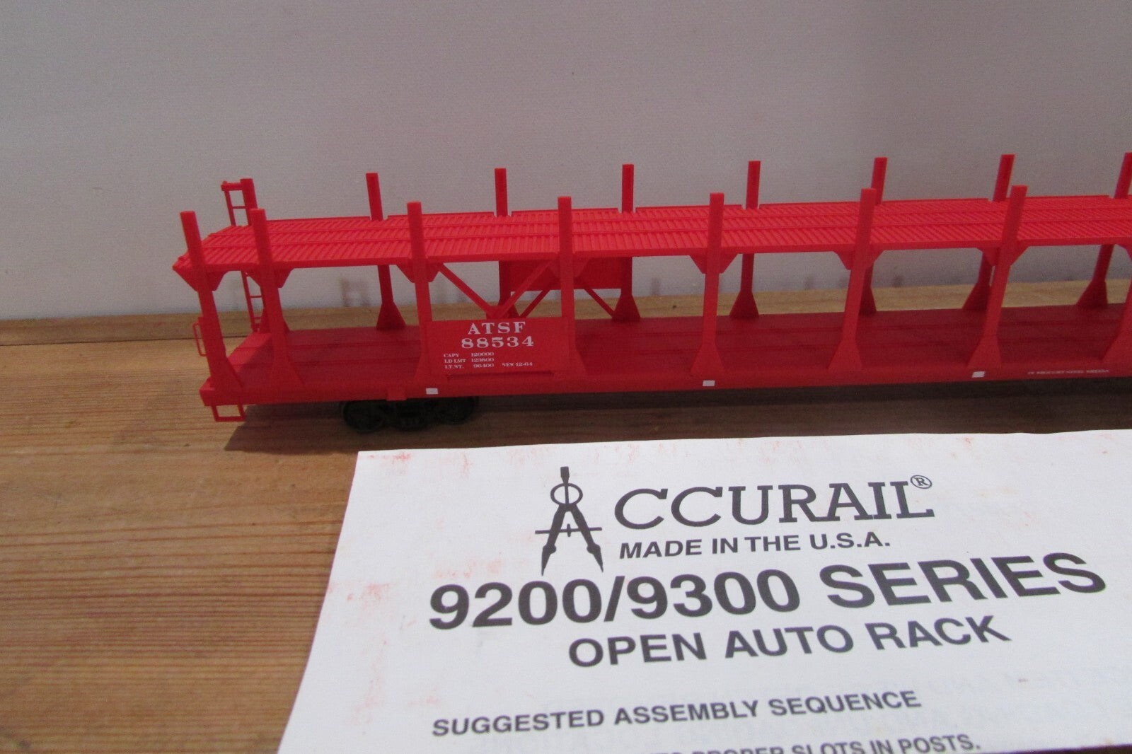 HO Scale  Accurail 9260 Bi-Lever Open Auto Rack Santa Fe  Lot#4220