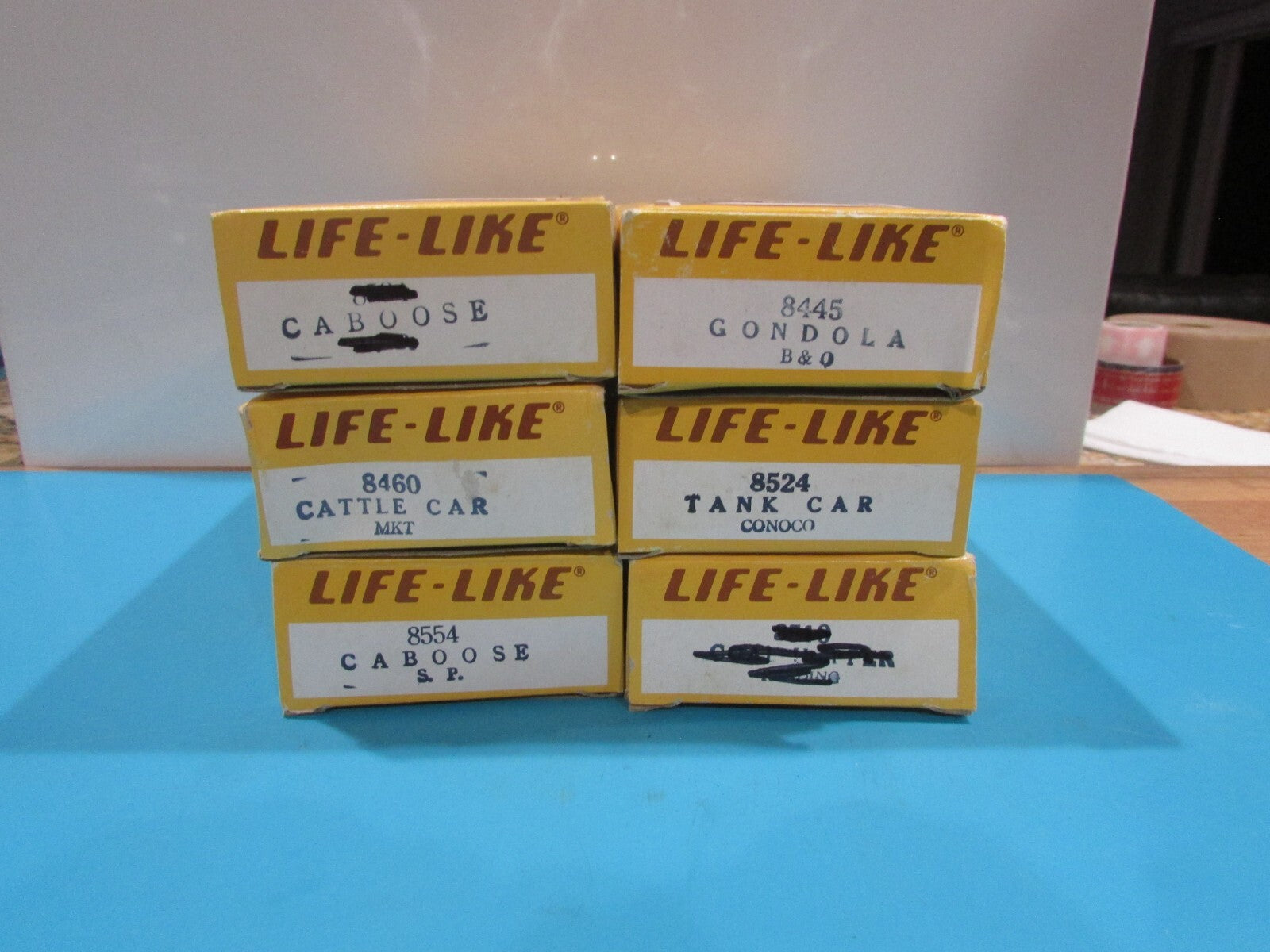 HO Scale Life-Like (6) Assorted Freight Cars in Box Lot#1414
