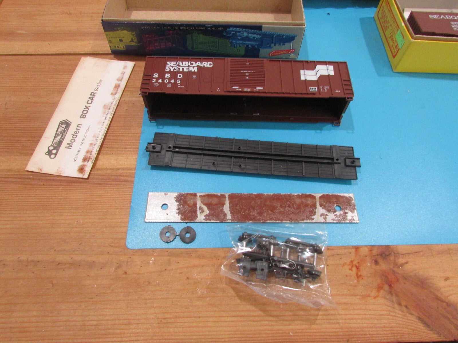 HO Scale (4) Assorted Freight Cars Kits Seaboard Lot#1017