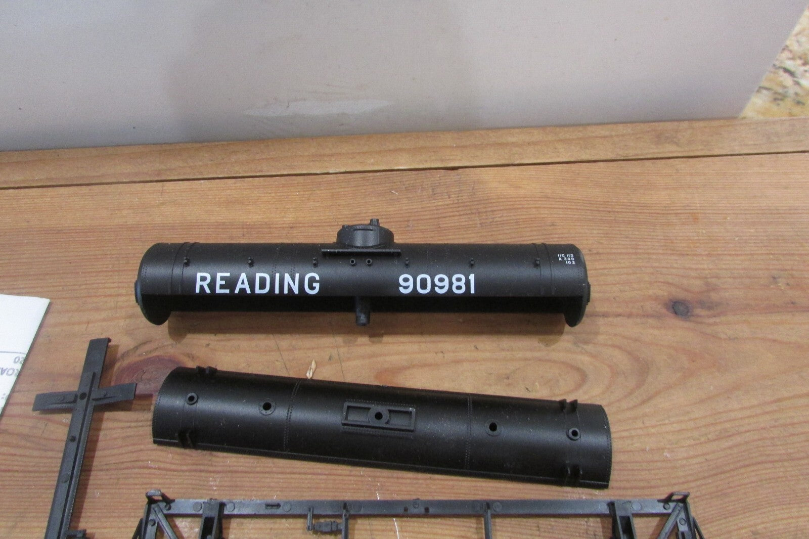 HO Scale Athearn 1581 SD Tank Car READING Kit ATH4563
