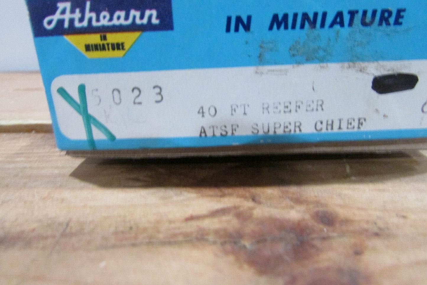 HO Scale Athearn 5023 40ft WD Reefer Car Kit ATSF Super Chief