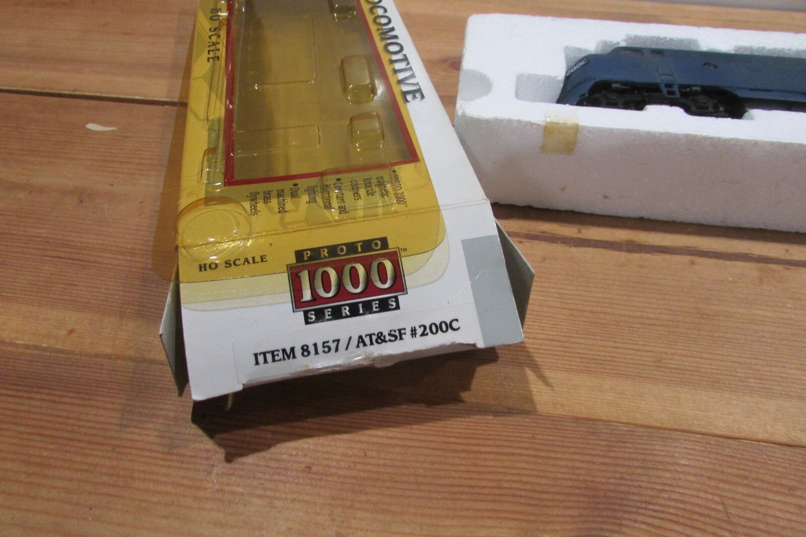 HO Scale Life-Like F3A Diesel Locomotive #200C   Lot#2744
