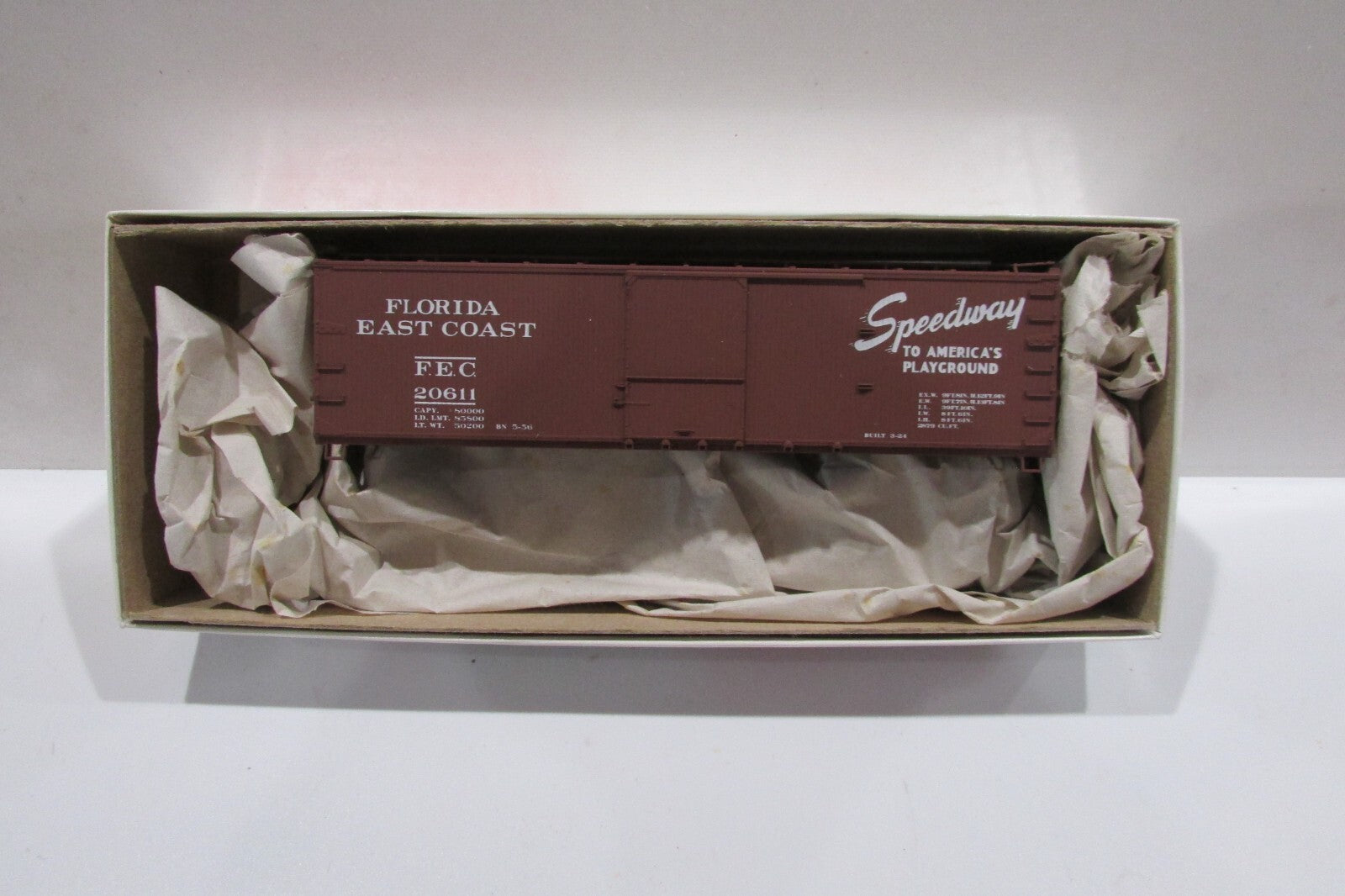 HO Scale Accurail 4607 40' USRA DBL Sheath Box Car F.E.C.