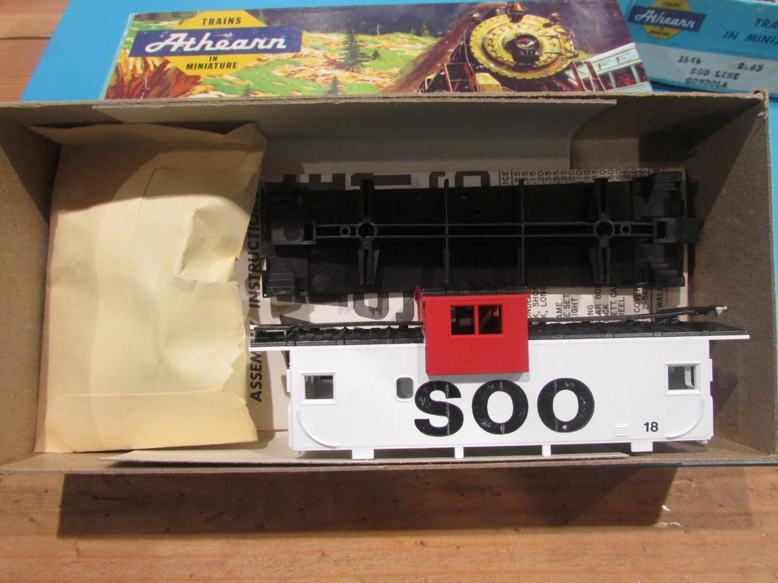 HO Scale Athearn Assorted (2)Gondola & Wide Vision Caboose Soo Line Lot#2250