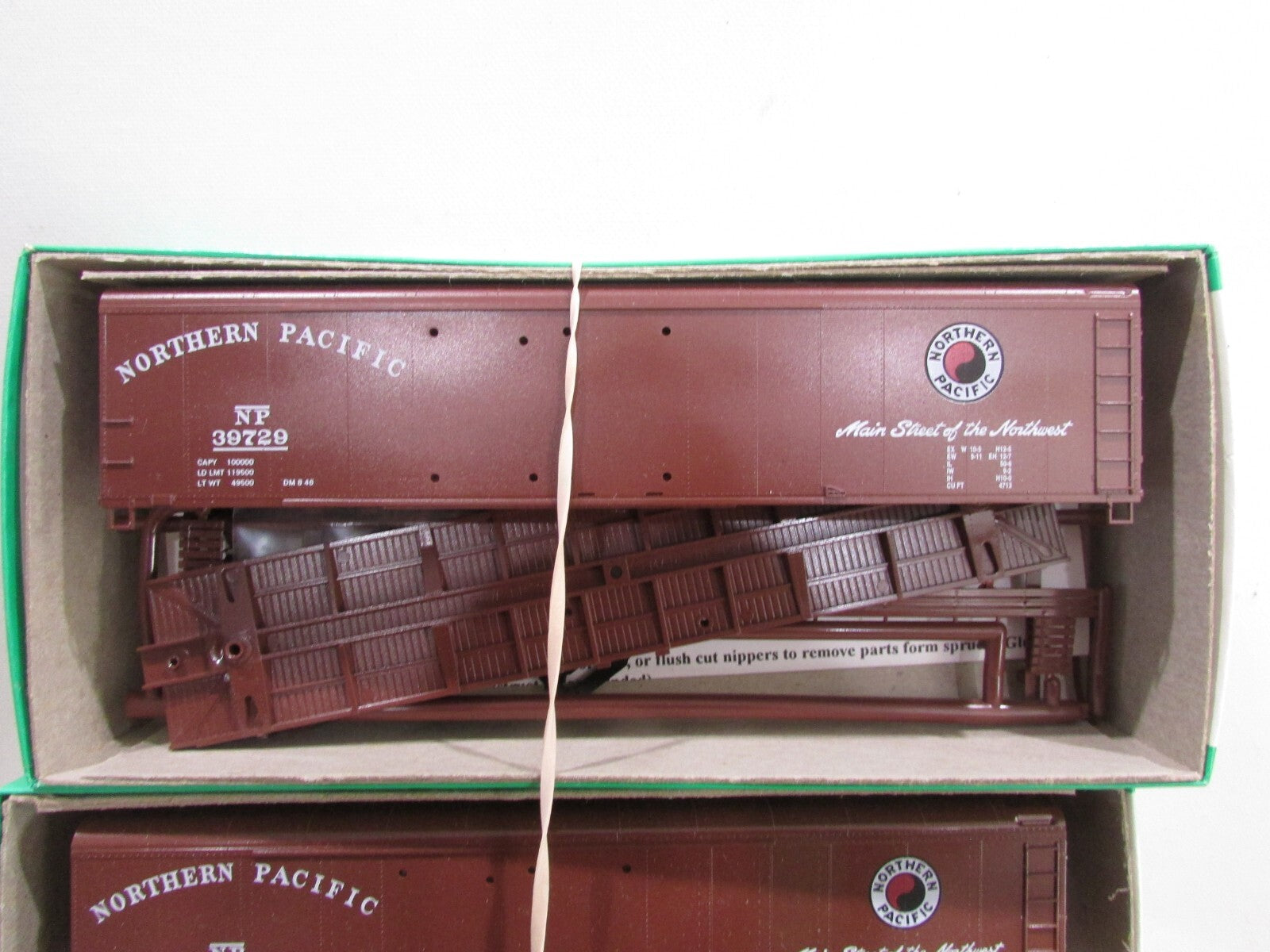 HO Scale Bowser (3)Assorted 40' & 50' DD Box Car Kits  Northern Pacific Lot#3515