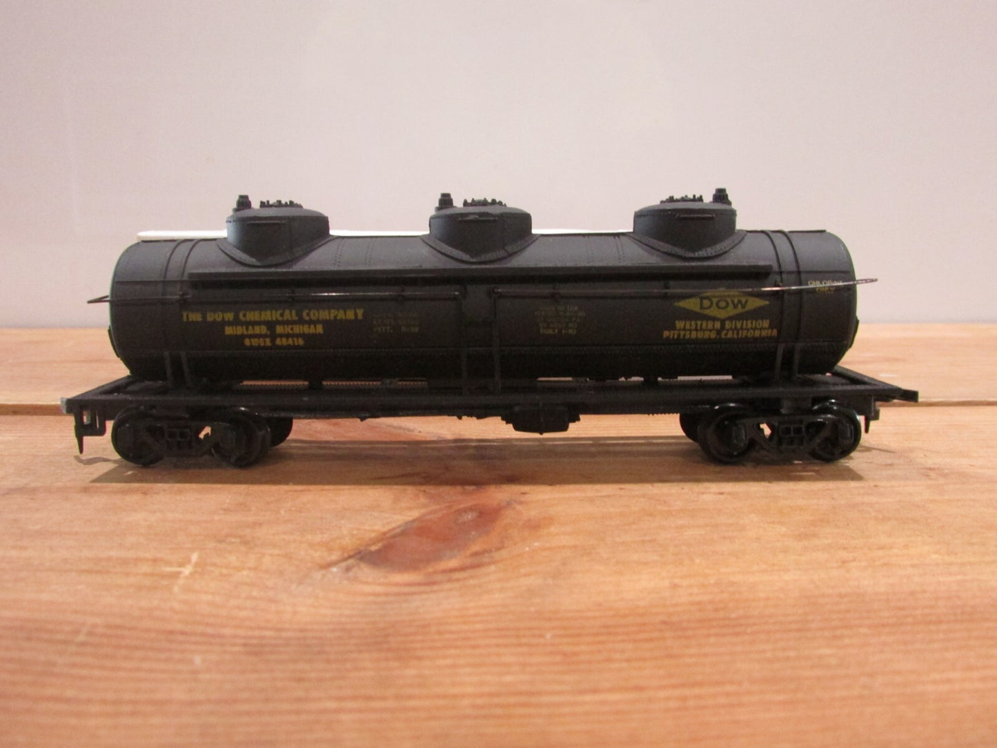 HO Scale Vintage Lionel 5-8516 Dow Tank Car Lot#0750
