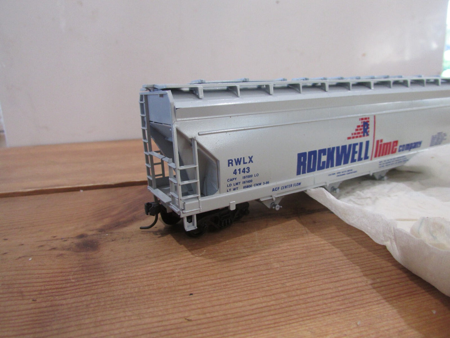 HO Scale Athearn 1300 ACF Center Flow Rockwell Lime #4143 RTR