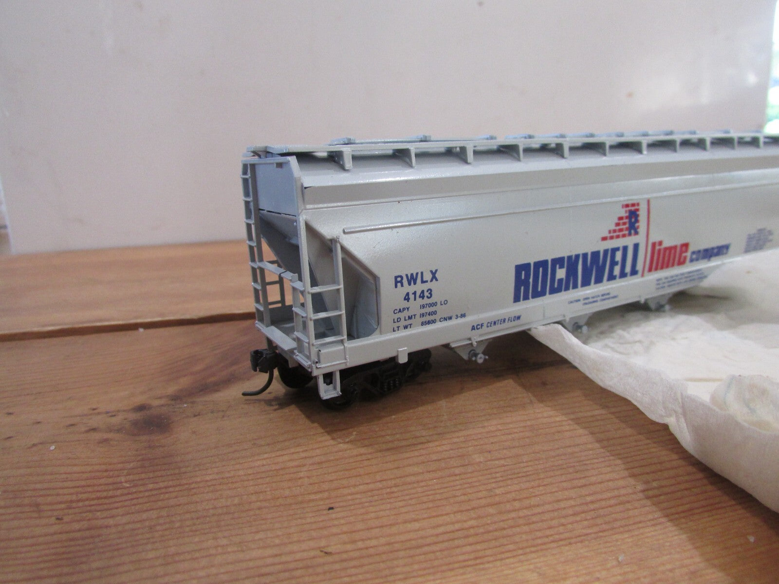 HO Scale Athearn 1300 ACF Center Flow Rockwell Lime #4143 RTR