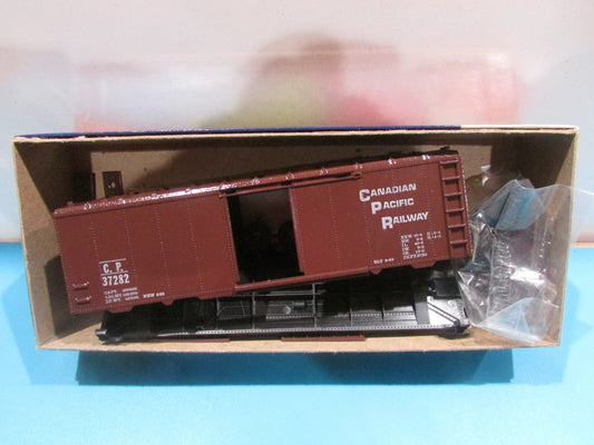 HO Scale RoundHouse 1056 40' Box Car Kit Canadian Pacific Railway RH4326