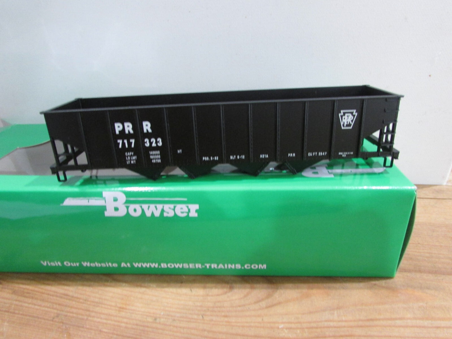 Ho Scale Bowser 60035 H-21A 4Bay Hopper #717323 Pennsylvania R.R.