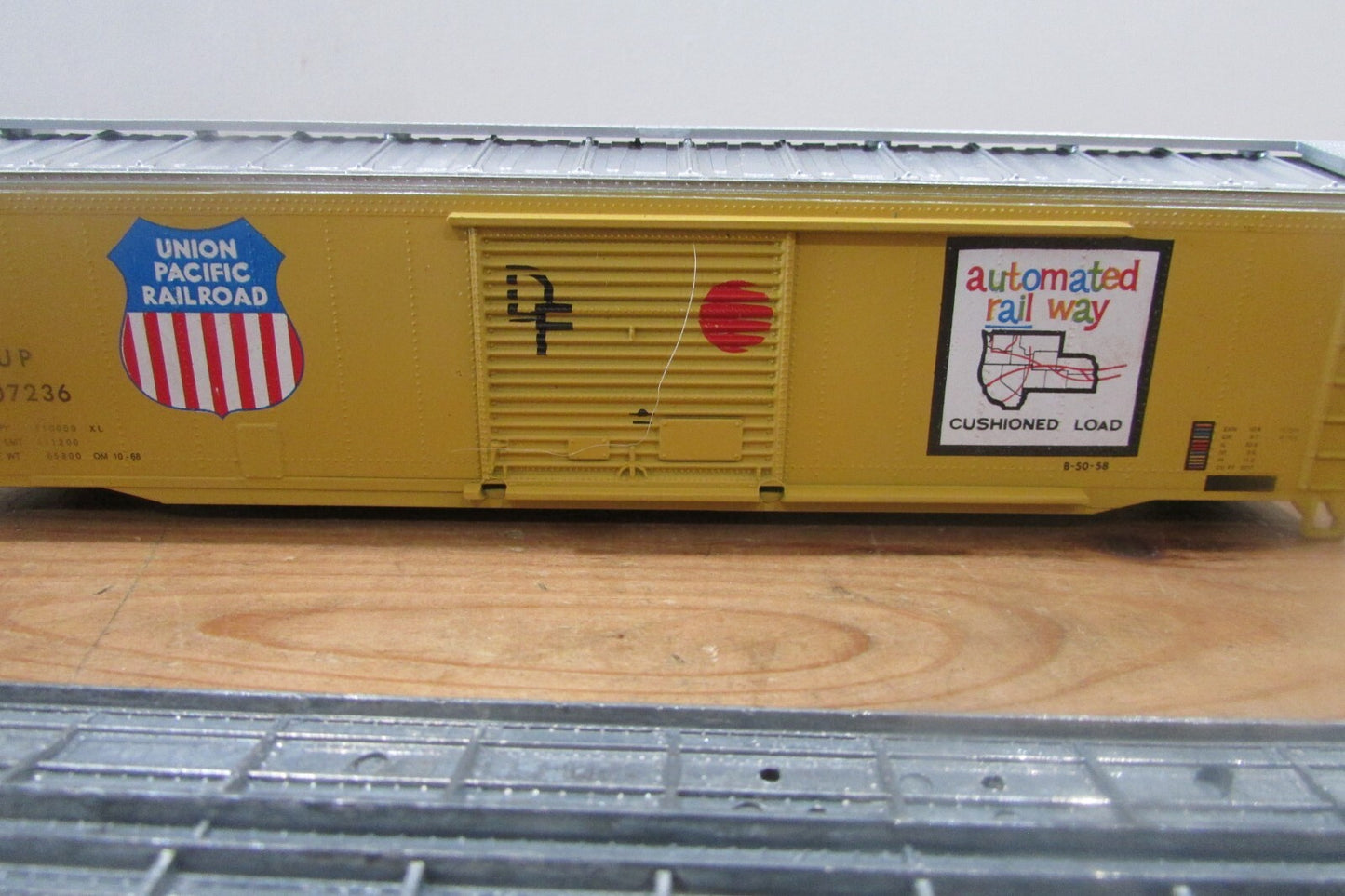 HO Scale Roundhouse 50' Single Door Box Car Union Pacific  RH4352