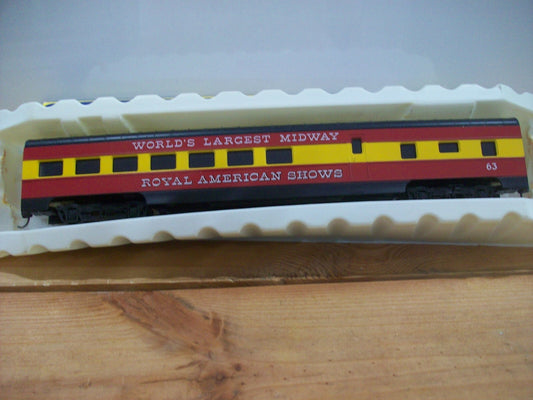 HO Scale AHM/Rivarossi Diner Car "Royar American Show" Lo#0396